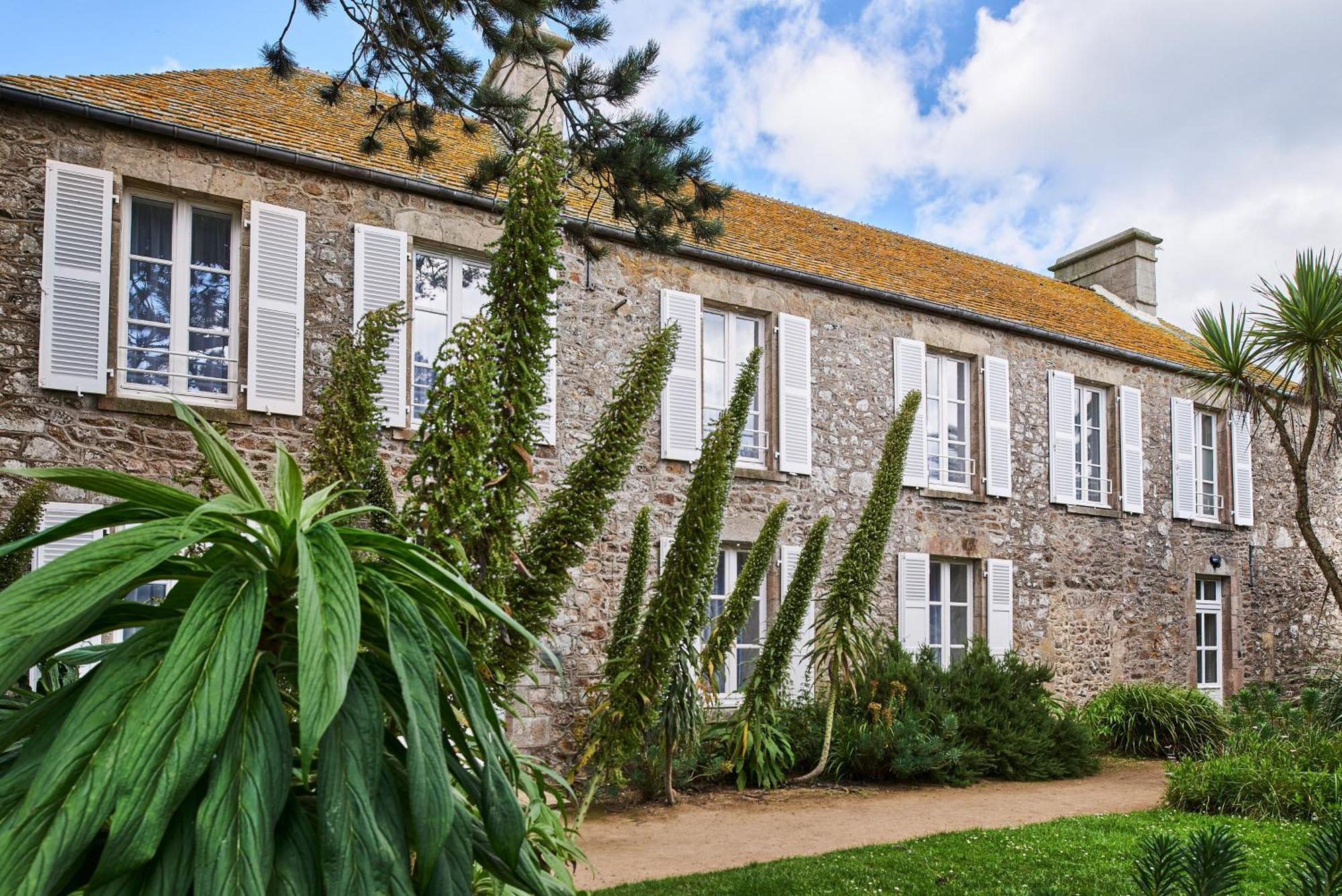 Les Maisons De Tatihou, The Originals Relais Hotel Saint-Vaast-la-Hougue Exterior photo