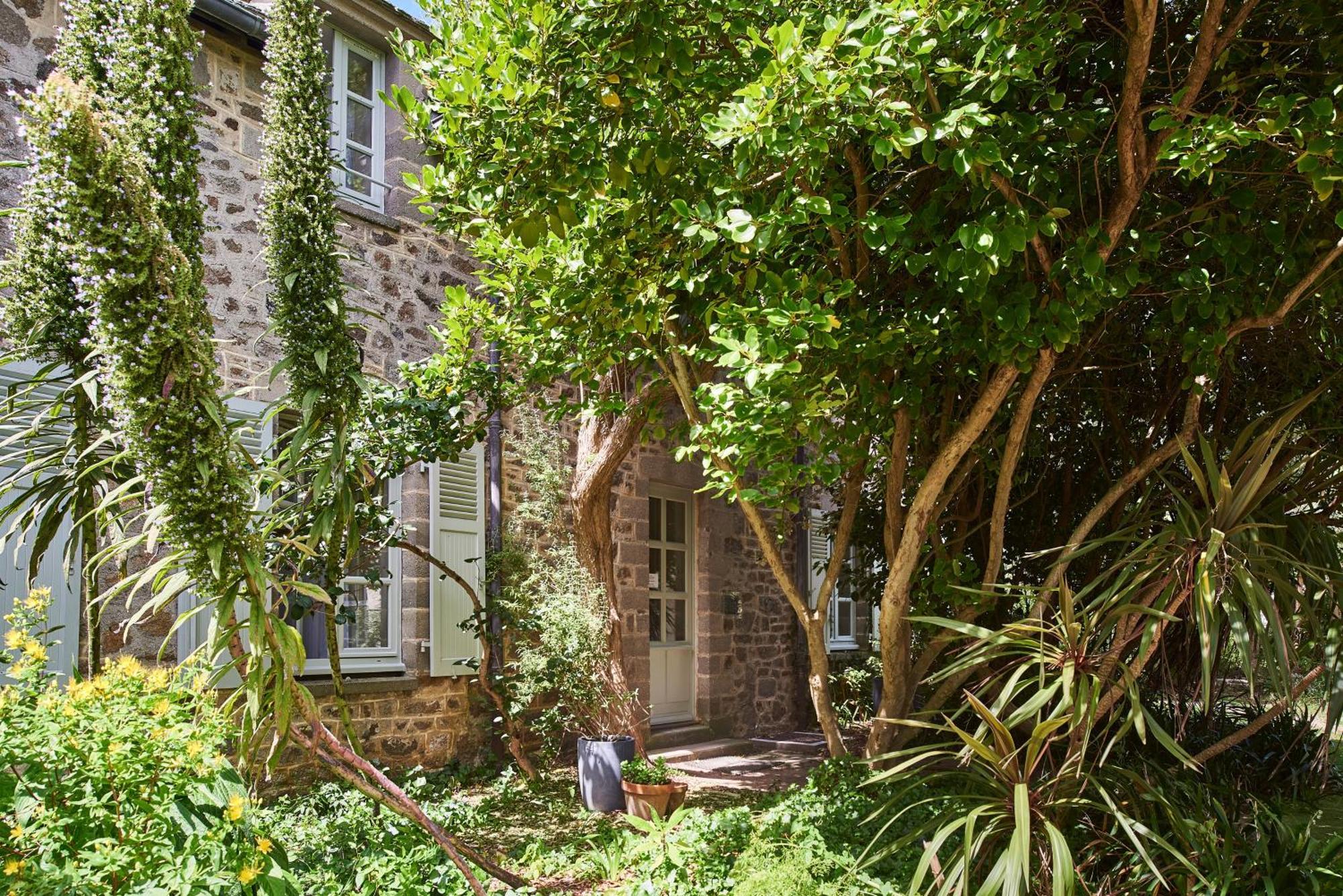 Les Maisons De Tatihou, The Originals Relais Hotel Saint-Vaast-la-Hougue Exterior photo