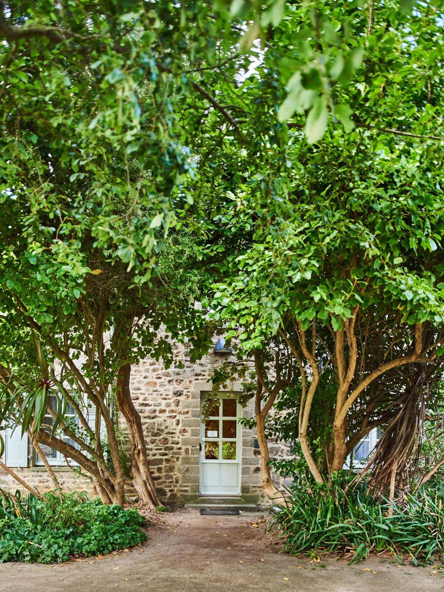 Les Maisons De Tatihou, The Originals Relais Hotel Saint-Vaast-la-Hougue Exterior photo